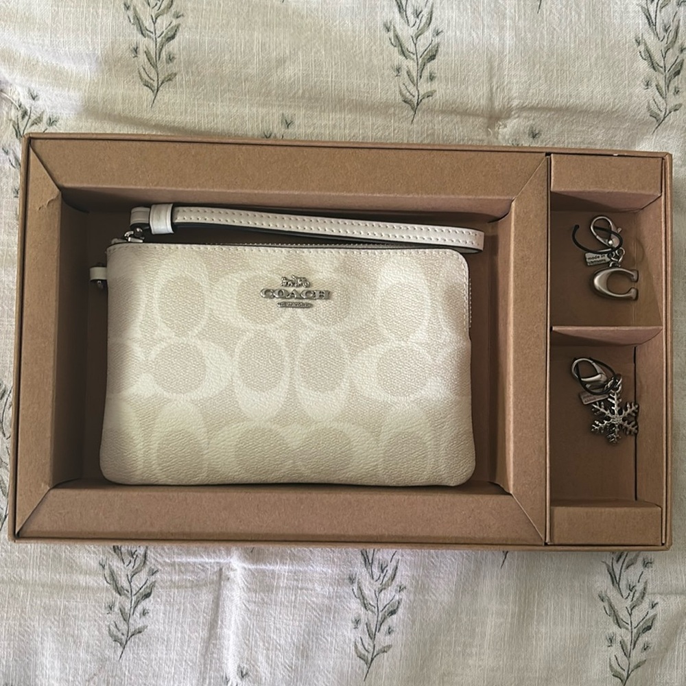 COPY - COACH Corner Zip Wristlet